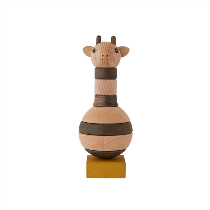 Girafstapelende toren in hout